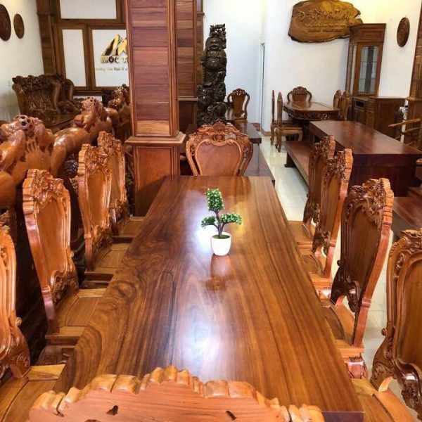 Mặt bàn nguyên khối gỗ gõ đỏ – ghế lựa y gỗ cẩm