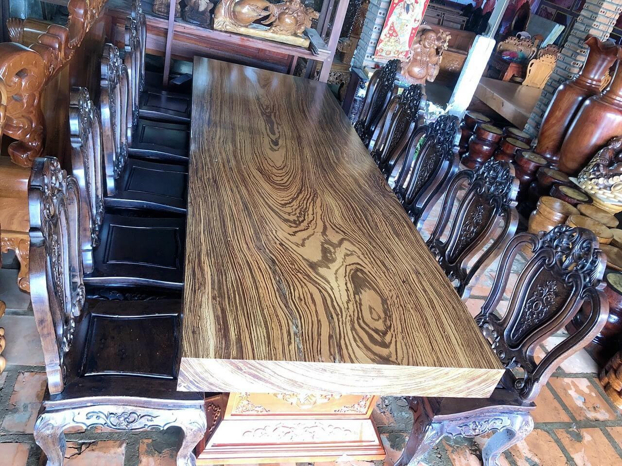 Bộ bàn ghế nguyên tấm gỗ Mun Sọc