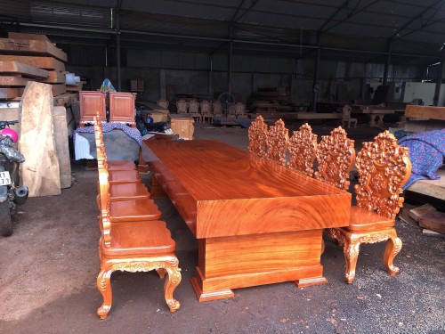 Bộ bàn gỗ nguyên tấm ghế Louis Hoàng Gia